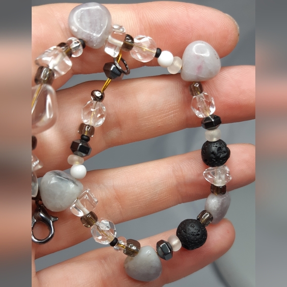 Quartz, Lava Stone and African Purple Labradorite Beaded Bracelet - Picture 5 of 5